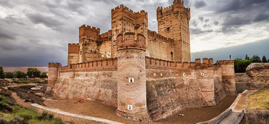 castillo-mota-medina-del-campo-864x400_c